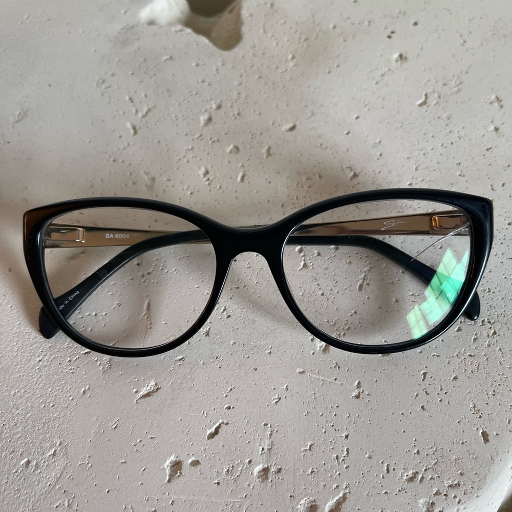 Cat eye frame